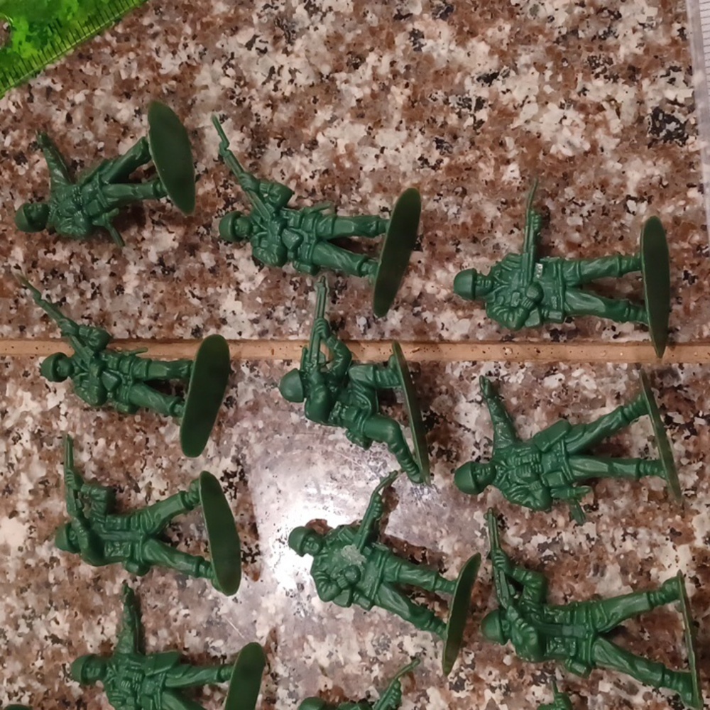 Green Toy Soldier Figures 20 - Picture 3 of 5